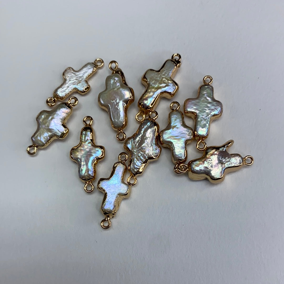 Perla Keshi en forma de Cruz