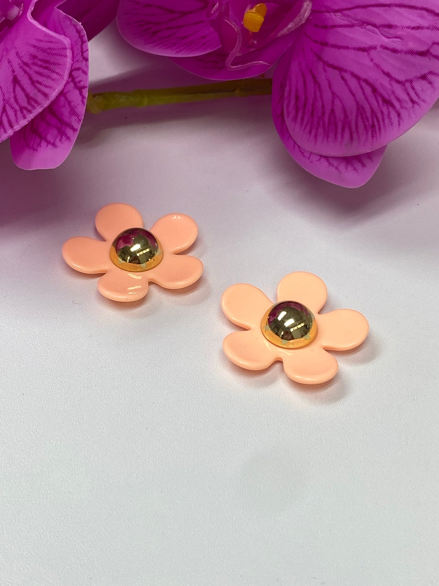 Daisy  Flower con centro en dorado