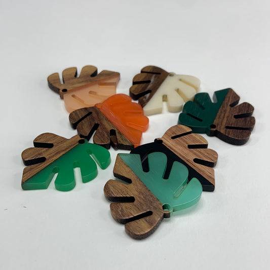 Leaf Pendant en resina y madera