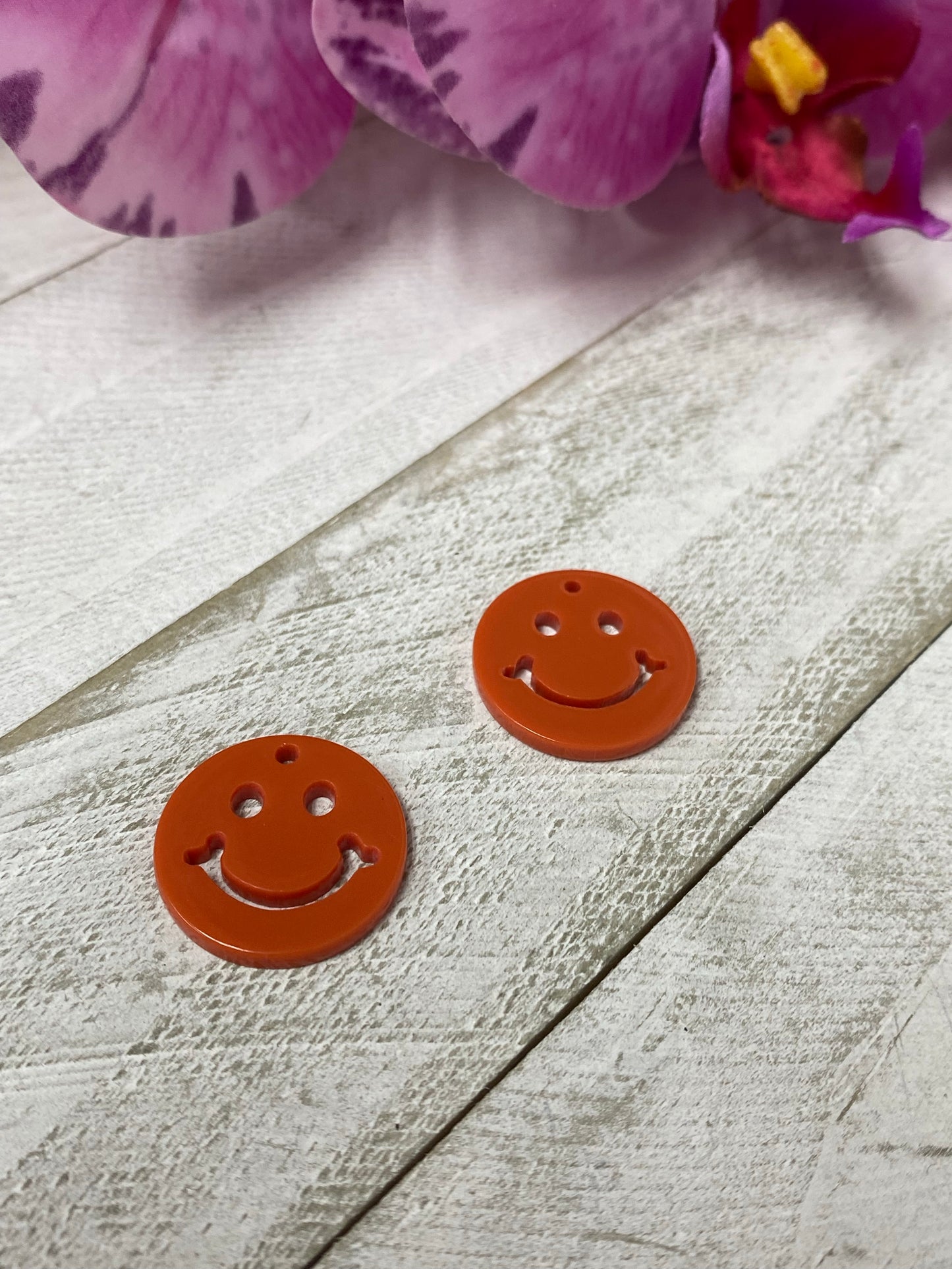 Happy face pendnat