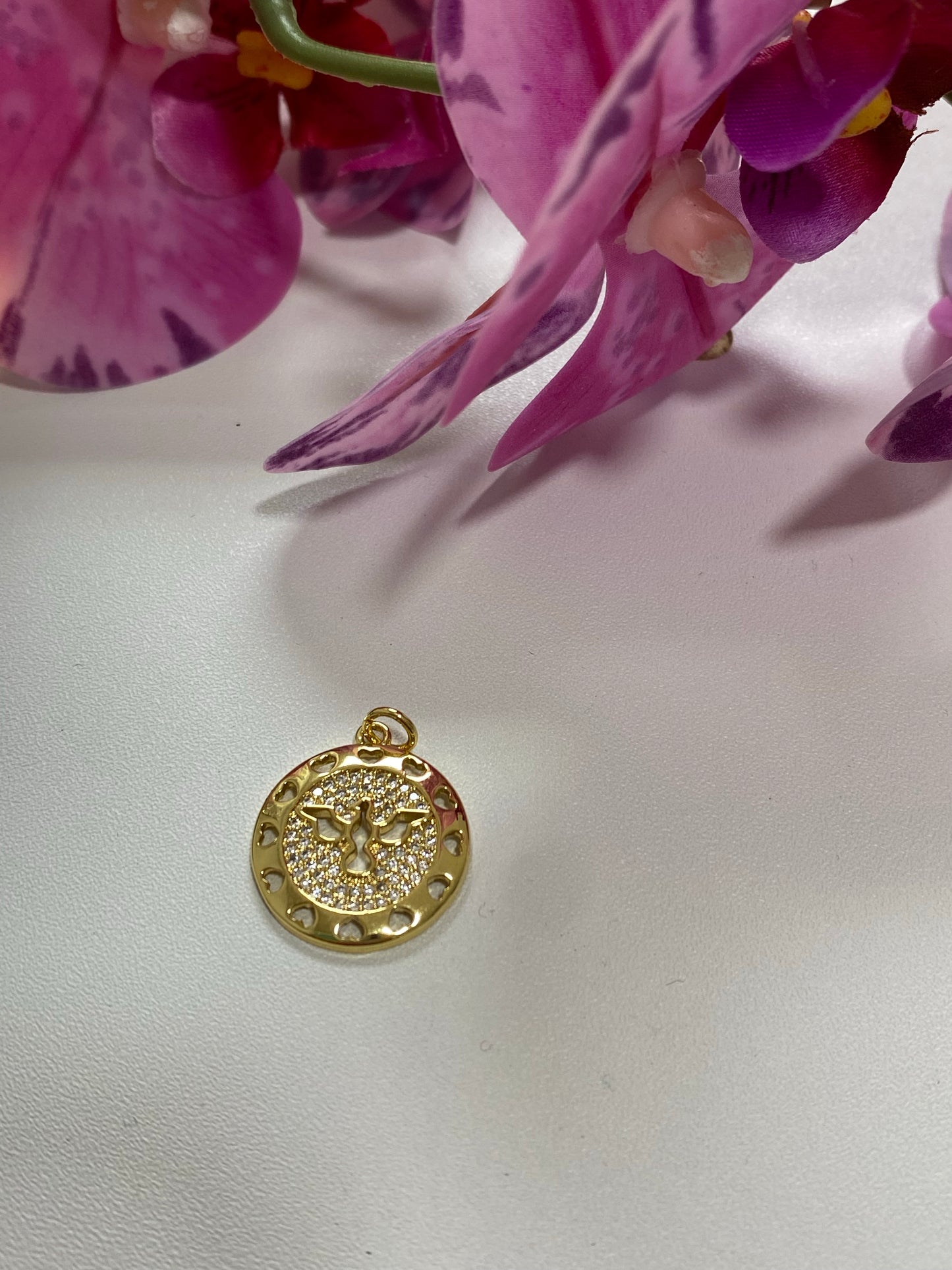 Medalla de ES con corazones alrededor