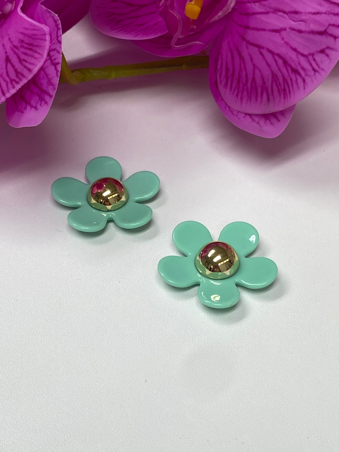 Daisy  Flower con centro en dorado