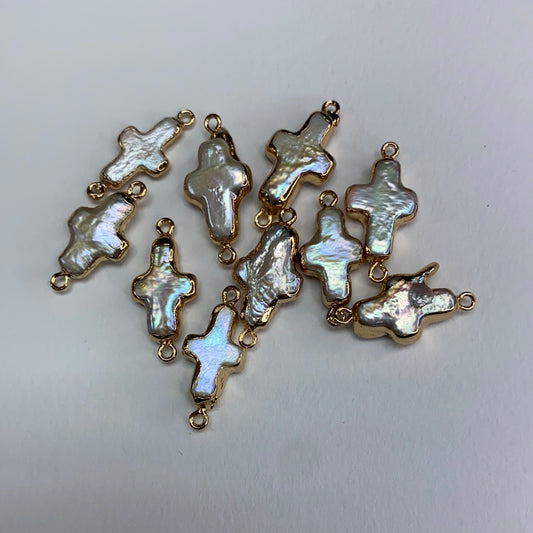 Perla Keshi en forma de Cruz