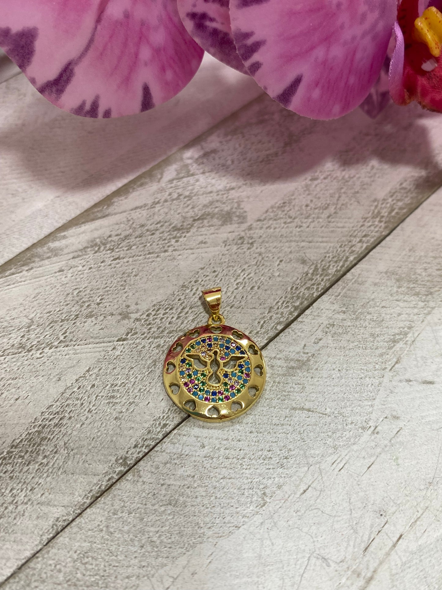 Medalla de ES con corazones alrededor