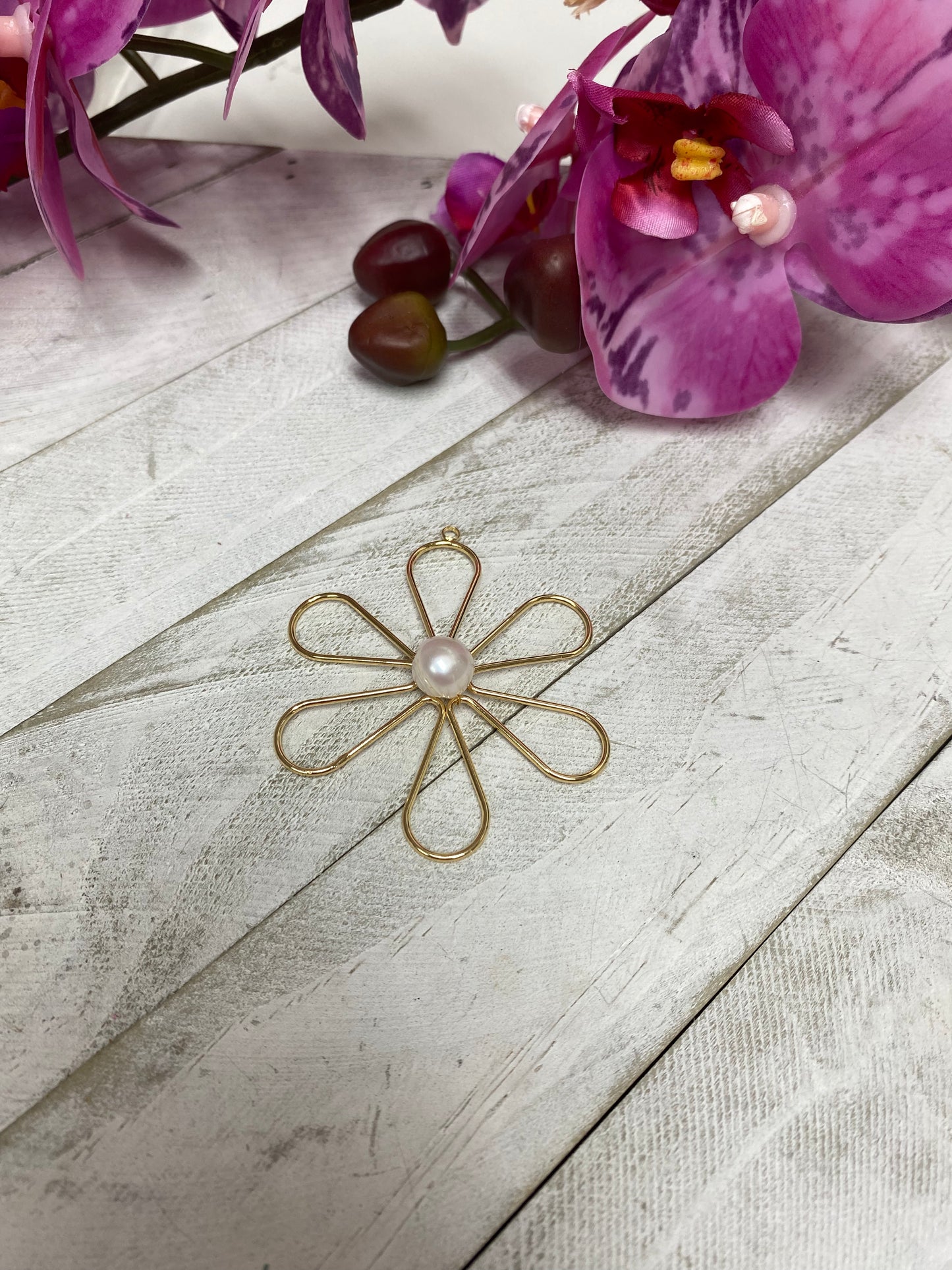 Flor con perla Alloy