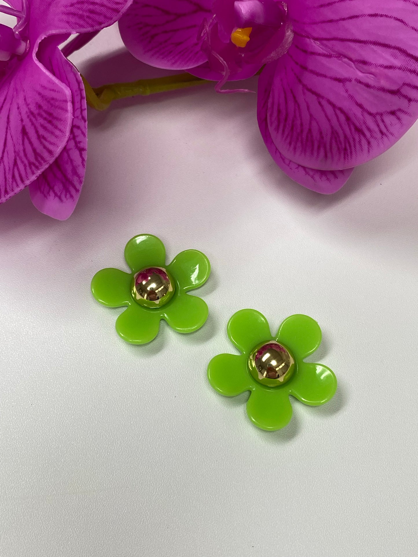 Daisy  Flower con centro en dorado